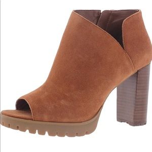New Vince Camuto Women’s Hevana Peep Toe Bootie Ankle Boot Caramel Brown 7.5